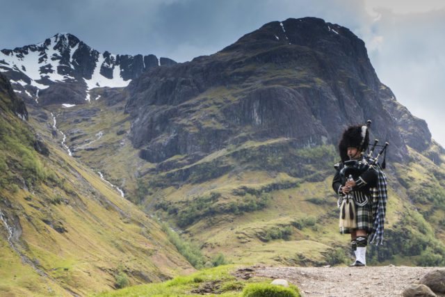 What to see in Scotland? Bagpipe players!