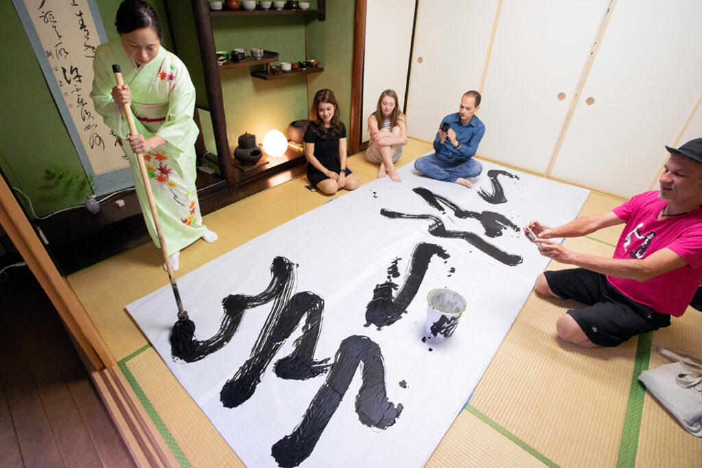calligraphy class in japan